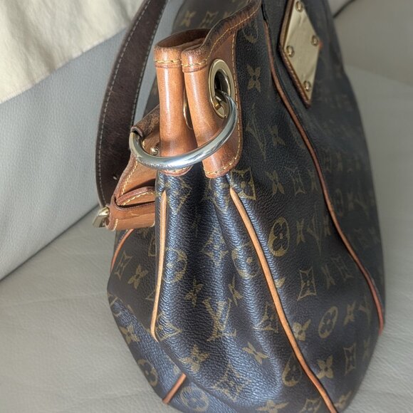 Louis Vuitton Monogram Galleria GM Shoulder Bag - Picture 4 of 9